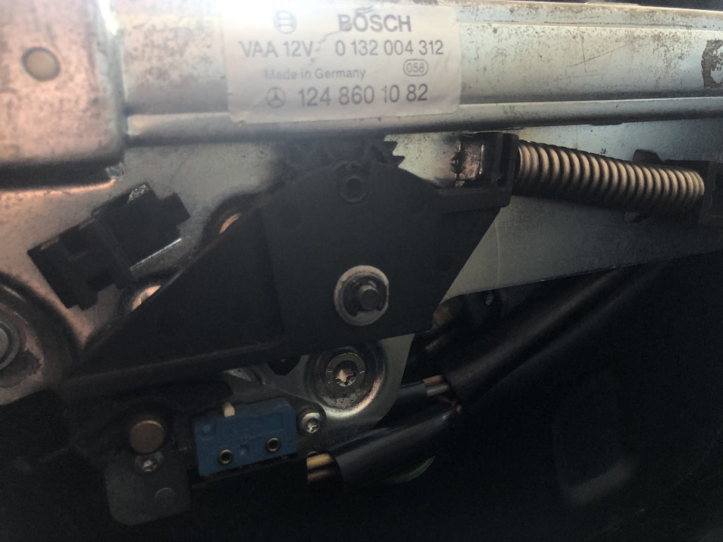 Mercedes A124 Seat Belt Feeder Repair Kit (W124 Cabriolet) — view 5