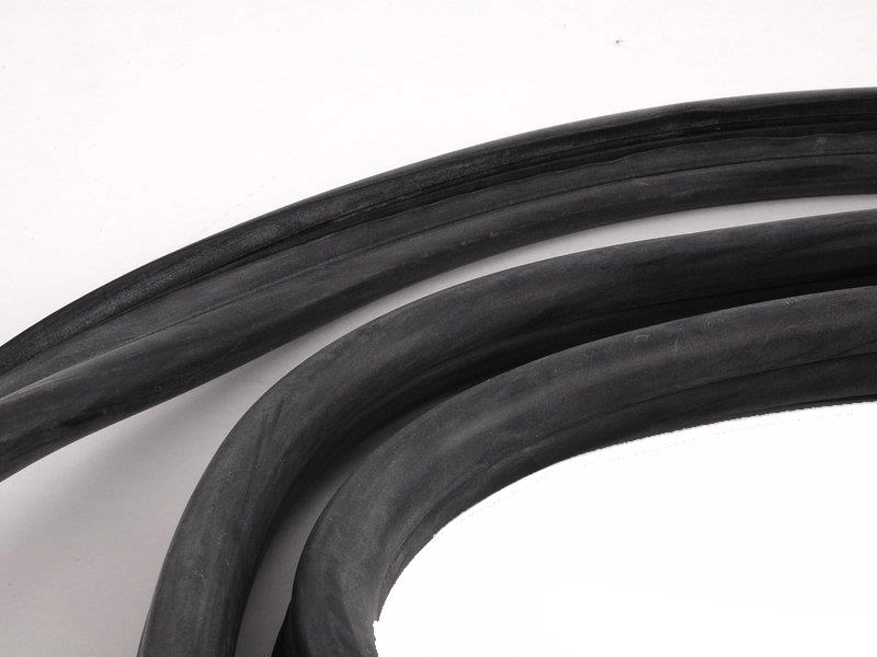 BMW E24 Windshield Sealing Gasket (51311869278) — view 3