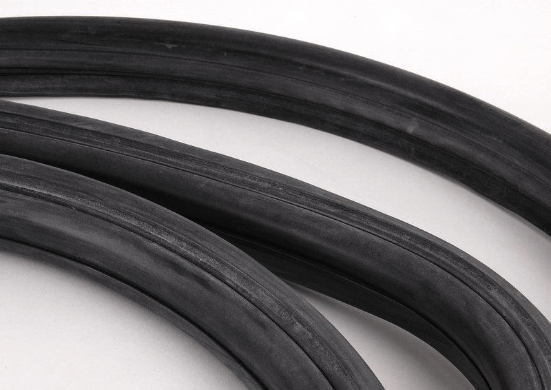 BMW E24 Windshield Sealing Gasket (51311869278) — view 4
