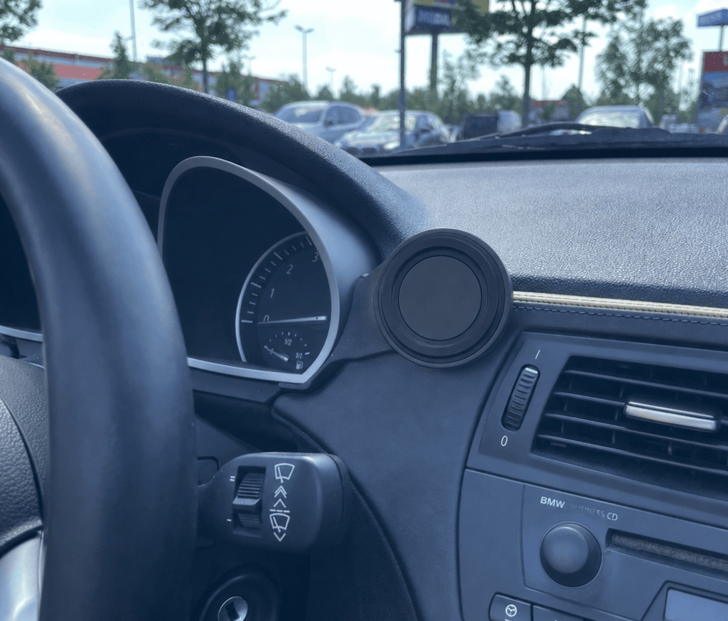 BMW Z4 MagSafe Dashboard Phone Holder Black — view 2