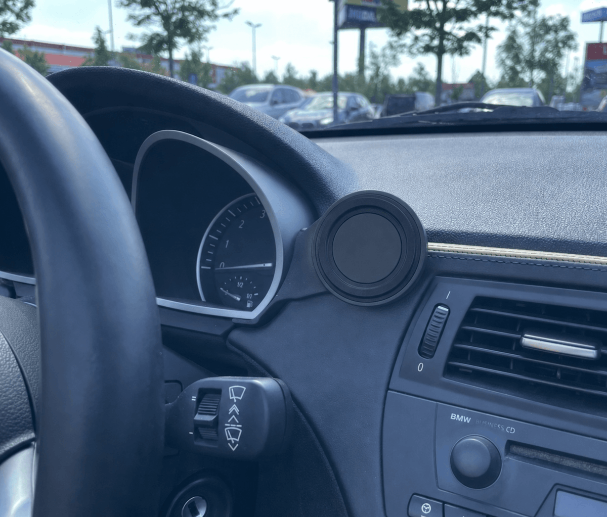 BMW Z4 MagSafe Dashboard Phone Holder Black — view 2