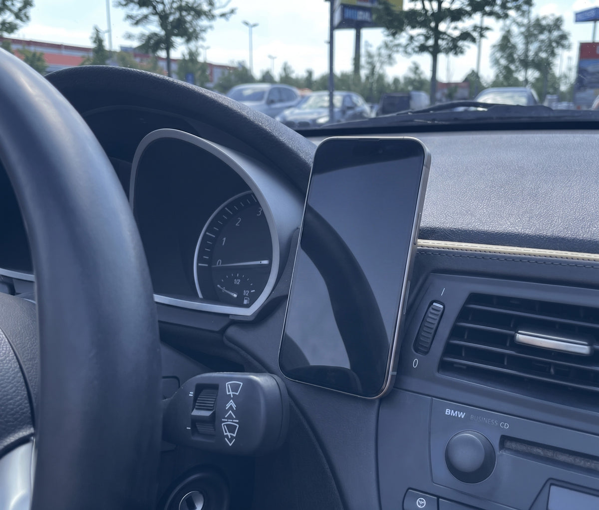 BMW Z4 MagSafe Dashboard Phone Holder Black — view 3
