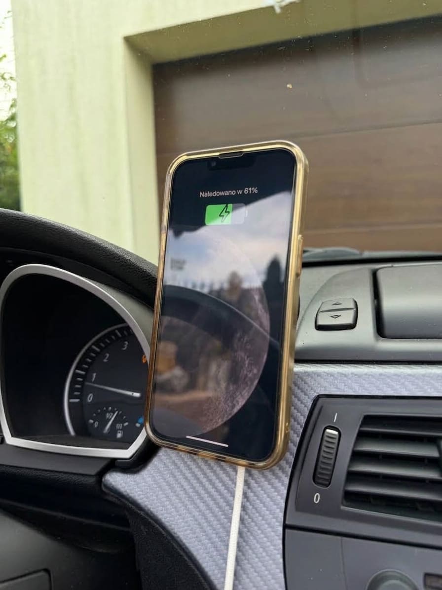BMW Z4 Wireless Charger & MagSafe Dashboard Phone Holder LHD or RHD Black — view 3