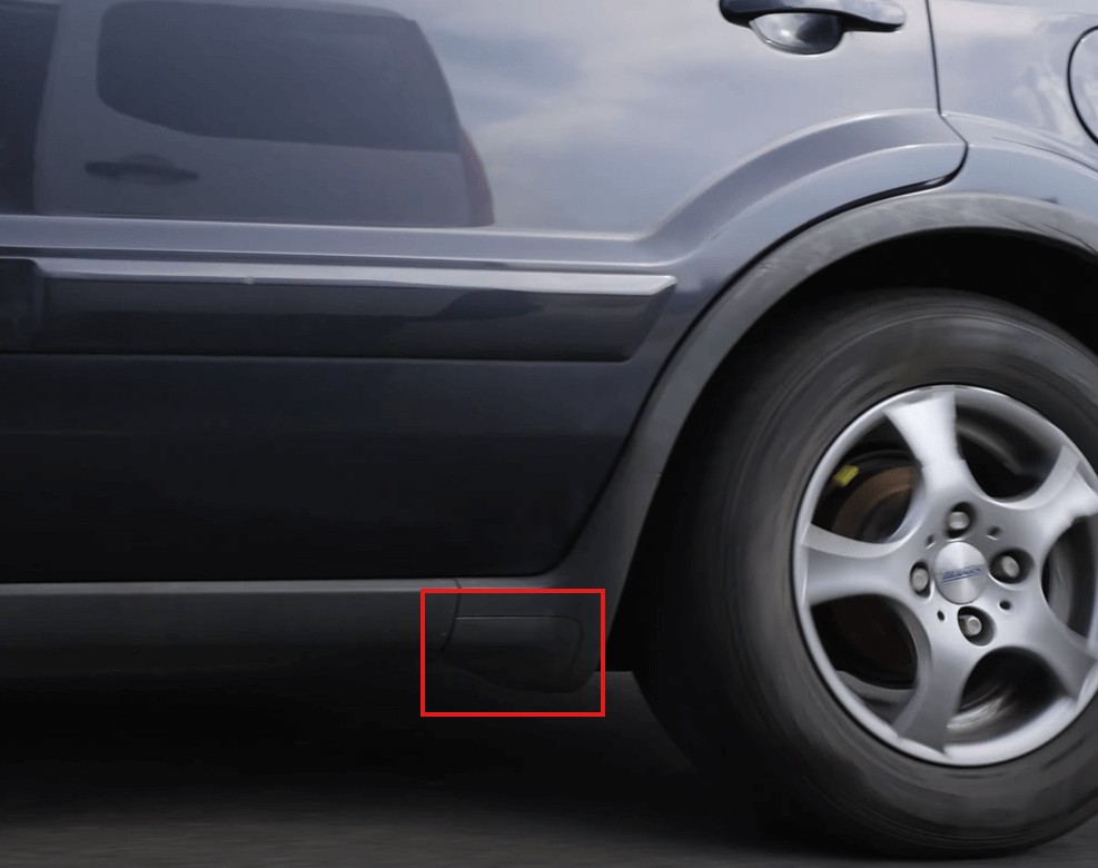 Ford Fusion Rear Arch Jacking Point Cover Black Left or Right (1300605 / 1300603) — view 4
