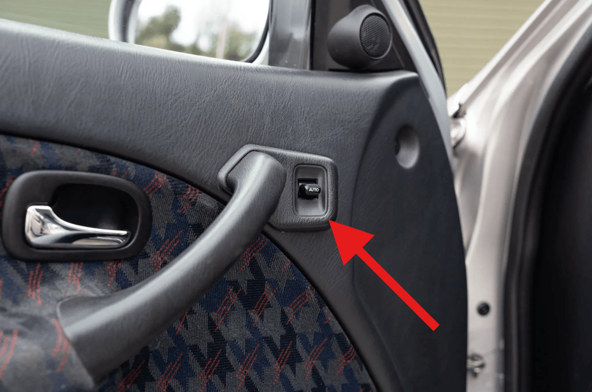 Honda Civic VI Aerodeck Front LHD or RHD Window Switch Bracket 2 Versions (83553T3AG0G) — view 4