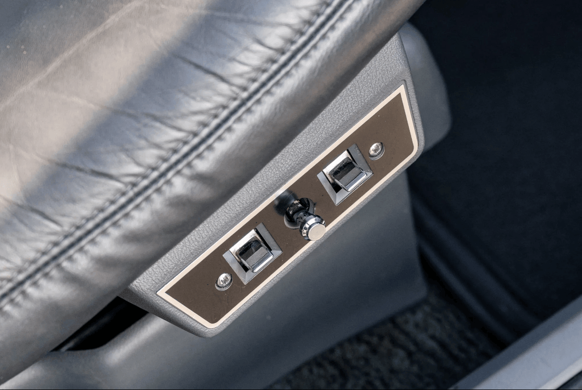 Jeep Cherokee XJ Power Seat Switch Left or Right 2 Colours (8955010397 / 8956002896) — view 4