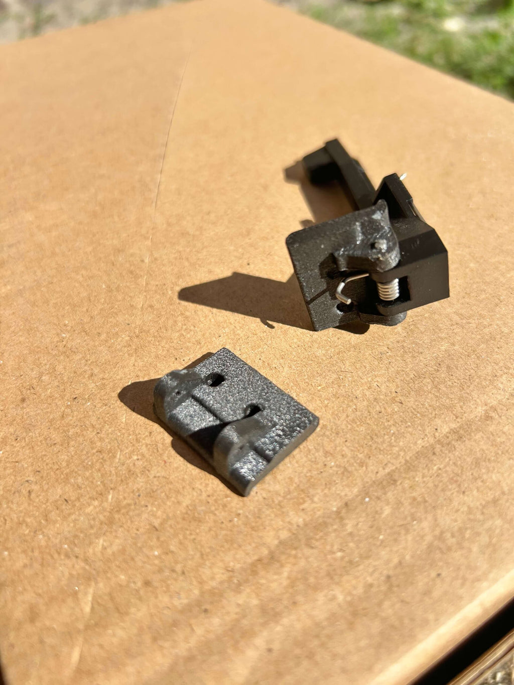 Mercedes-Benz SL R129 Dashboard Spectacle Glovebox / Top Storage Box Side Spring Lock Bracket Repair Kit LHD or RHD (A1296800391) — view 4