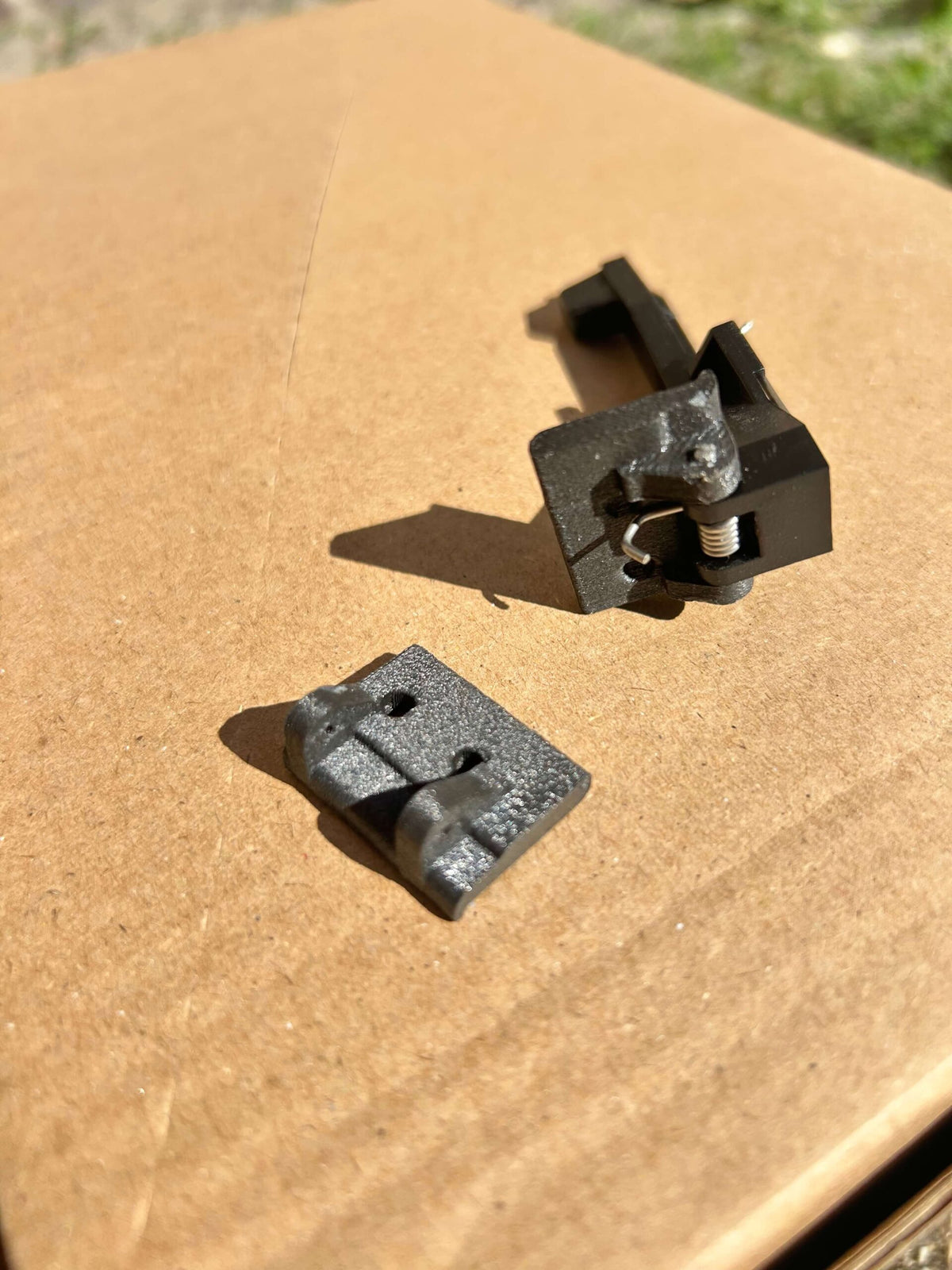 Mercedes-Benz SL R129 Dashboard Spectacle Glovebox / Top Storage Box Side Spring Lock Bracket Repair Kit LHD or RHD (A1296800391) — view 4