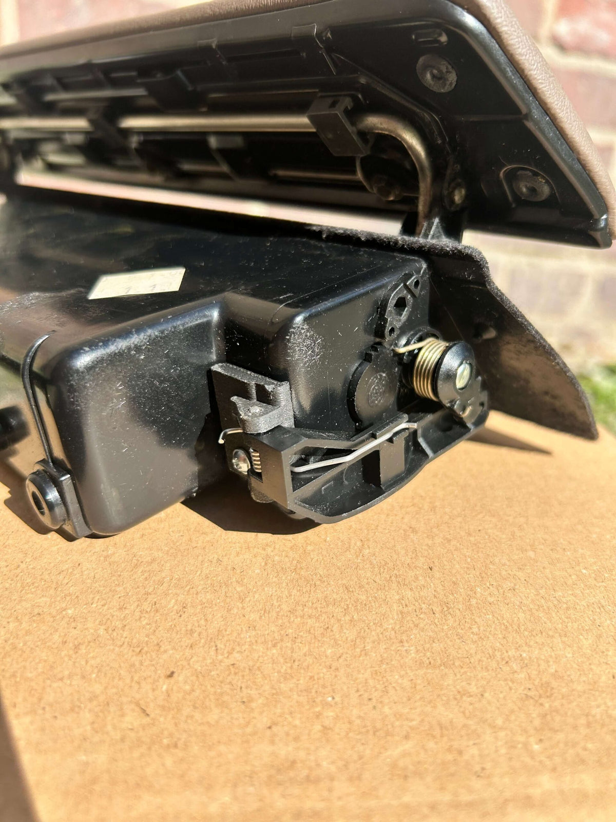 Mercedes-Benz SL R129 Dashboard Spectacle Glovebox / Top Storage Box Side Spring Lock Bracket Repair Kit LHD or RHD (A1296800391) — view 7