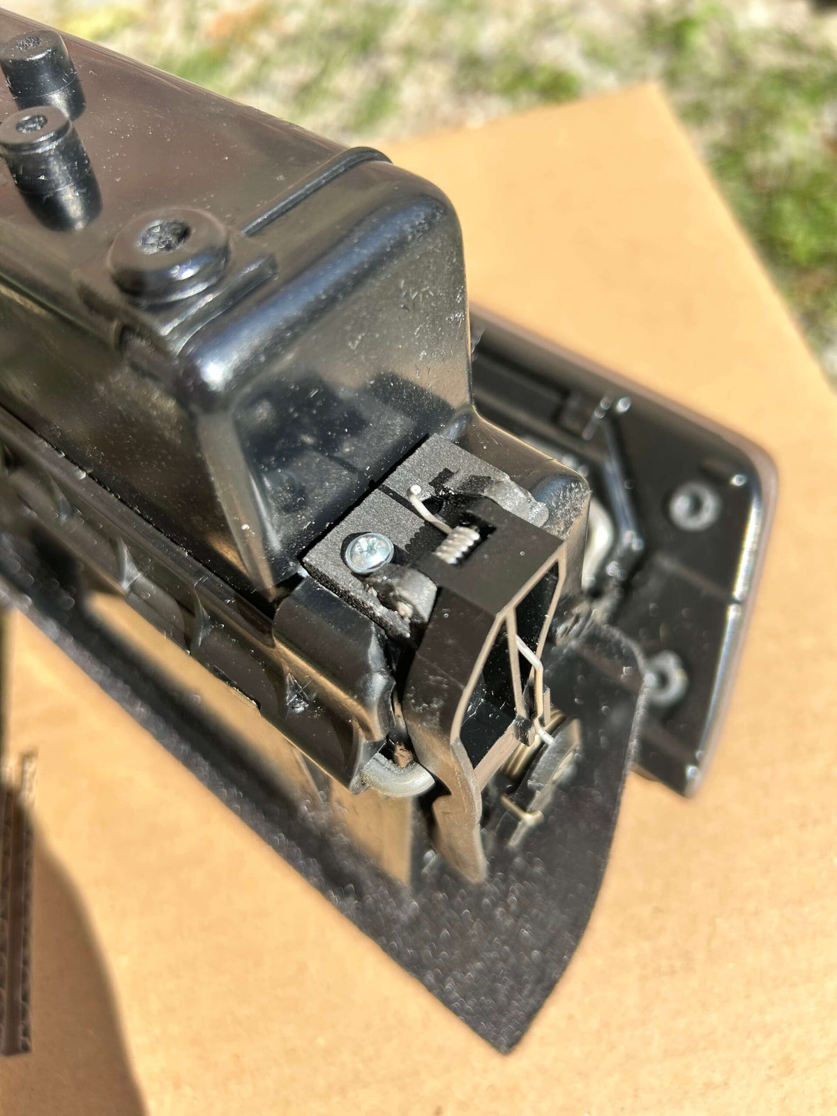Mercedes-Benz SL R129 Dashboard Spectacle Glovebox / Top Storage Box Side Spring Lock Bracket Repair Kit LHD or RHD (A1296800391) — view 8