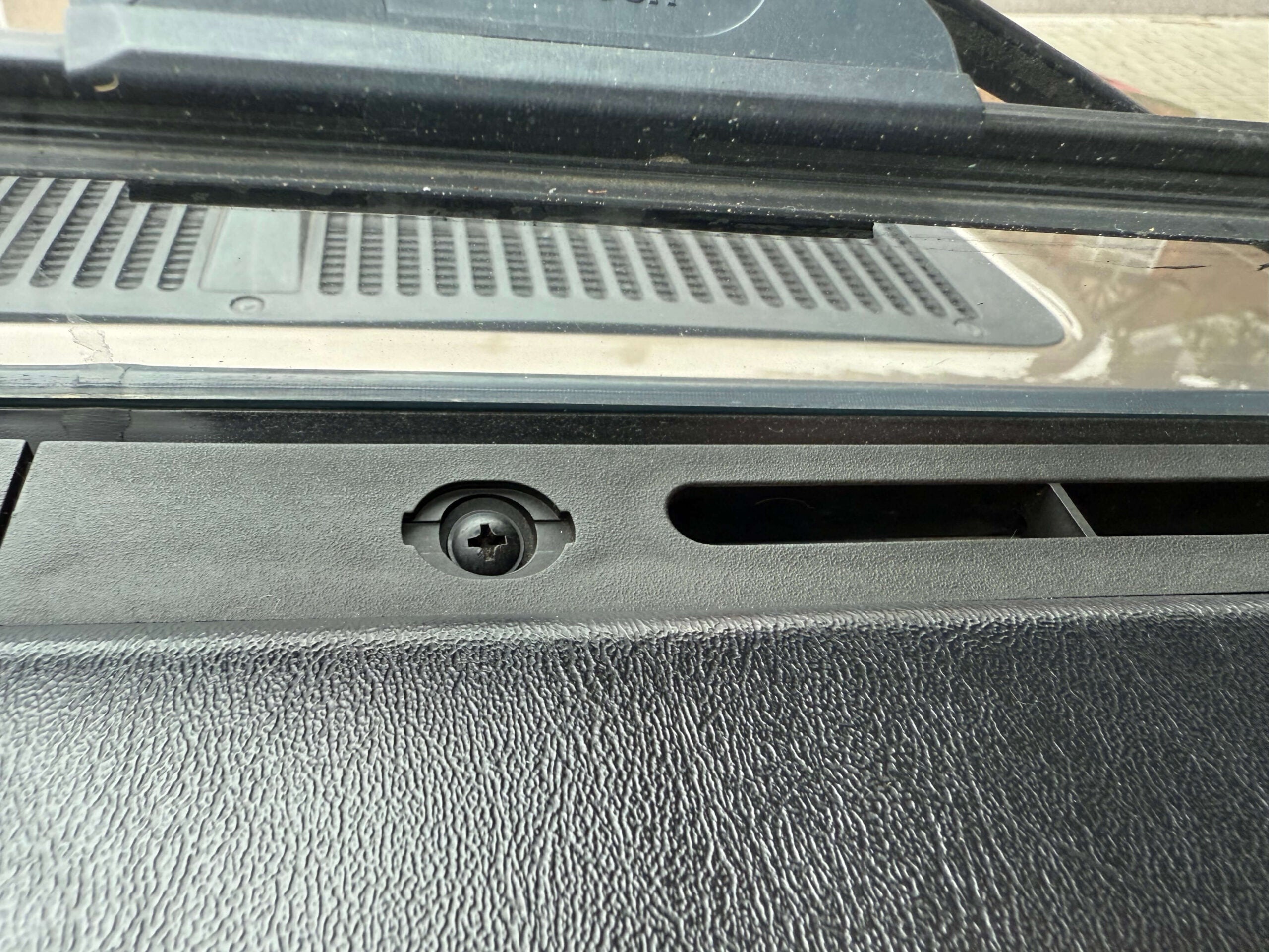 Mercedes-Benz W463 G-Class 300GE Dashboard Screw Fixing Covers Set of 10 Black — view 6
