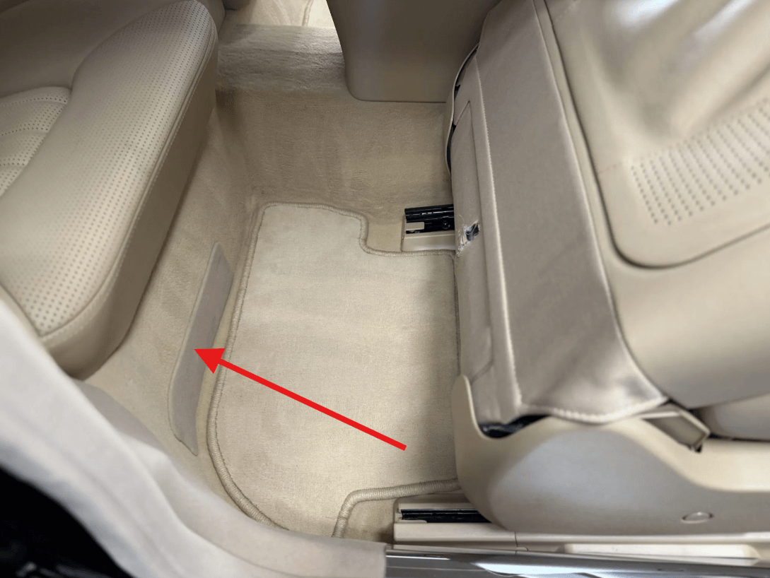 Mercedes-Benz W215 Rear Interior Under Seat Fuse Box Cover Cremebeige — view 5