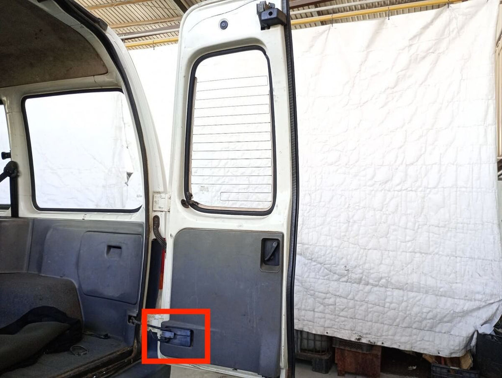 Volkswagen Caddy Seat Inca Backdoor Holder Bracket Black — view 5